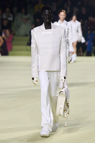 Look 12